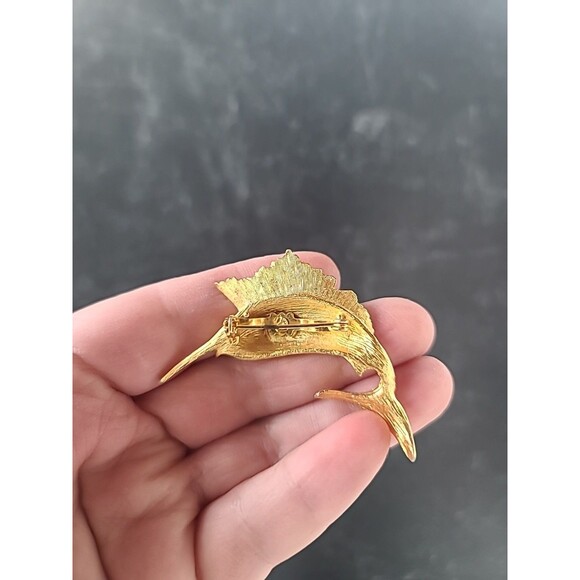 Swordfish Gold Tone Metal Brooch Vintage Costume Jewelry - Picture 2 of 10